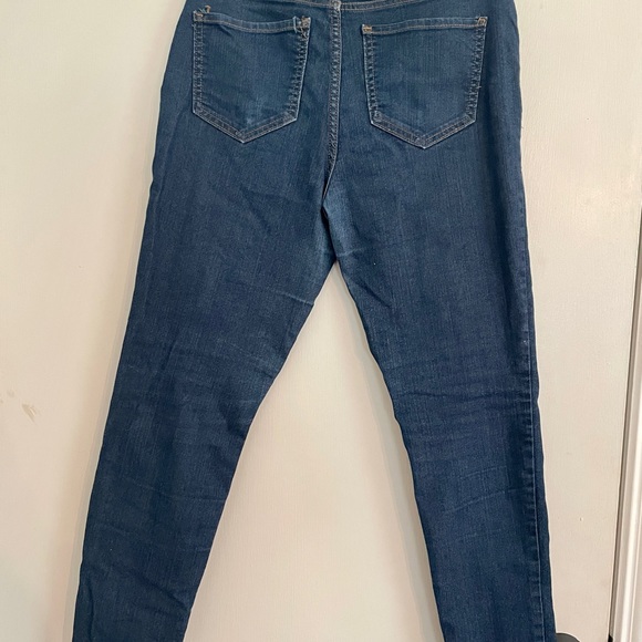 Old Navy Women’s Super Stretch Jeggings. Blue. Size 6 Regular. Worn. - Picture 2 of 4
